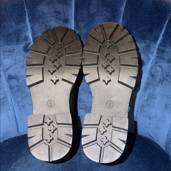 Madden Girl Black Mary Jane Platform Shoes Size 9 - Picture 6 of 6